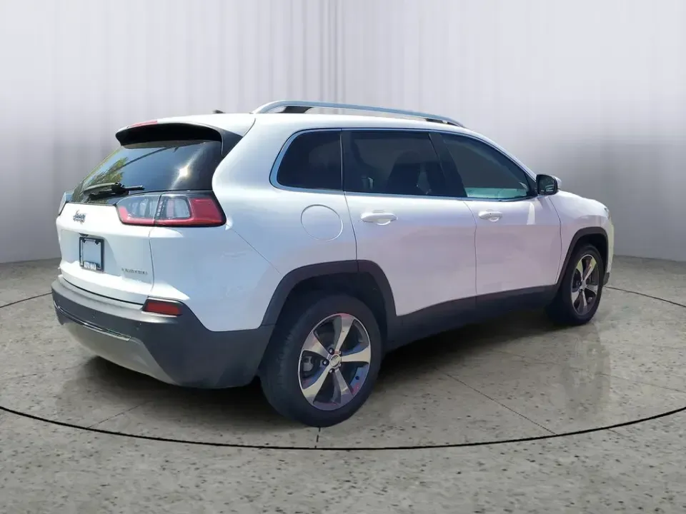 2020 /Black Jeep Cherokee Limited (1C4PJLDB3LD) with an 4 Cyl, 2.4L engine, 9-speed automatic transmission, located at 6064 Gull Rd, Kalamazoo, MI, 49048, (269) 222-0088, 42.328388, -85.512924 - For commuters who want SUV comfort without the bulk-and weekend explorers who like to pack up and go-this 2020 Jeep Cherokee Limited is built for real life in Southwest Michigan. Whether you're cruising to work, doing school drop-offs, or heading out toward Gull Lake for a reset, this crossover deli - Photo#3