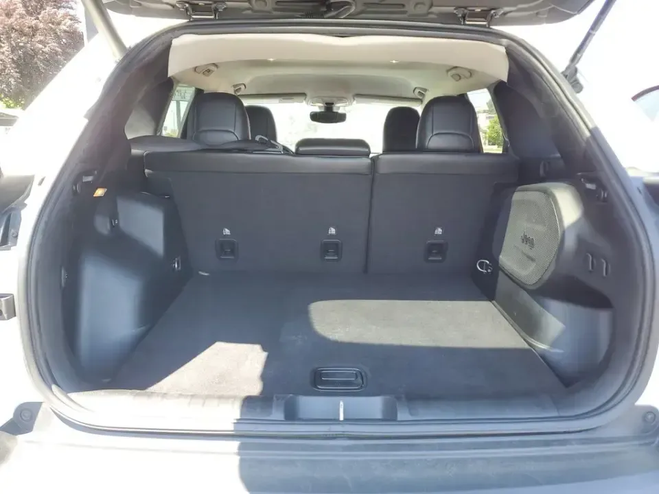 2020 /Black Jeep Cherokee Limited (1C4PJLDB3LD) with an 4 Cyl, 2.4L engine, 9-speed automatic transmission, located at 6064 Gull Rd, Kalamazoo, MI, 49048, (269) 222-0088, 42.328388, -85.512924 - For commuters who want SUV comfort without the bulk-and weekend explorers who like to pack up and go-this 2020 Jeep Cherokee Limited is built for real life in Southwest Michigan. Whether you're cruising to work, doing school drop-offs, or heading out toward Gull Lake for a reset, this crossover deli - Photo#6