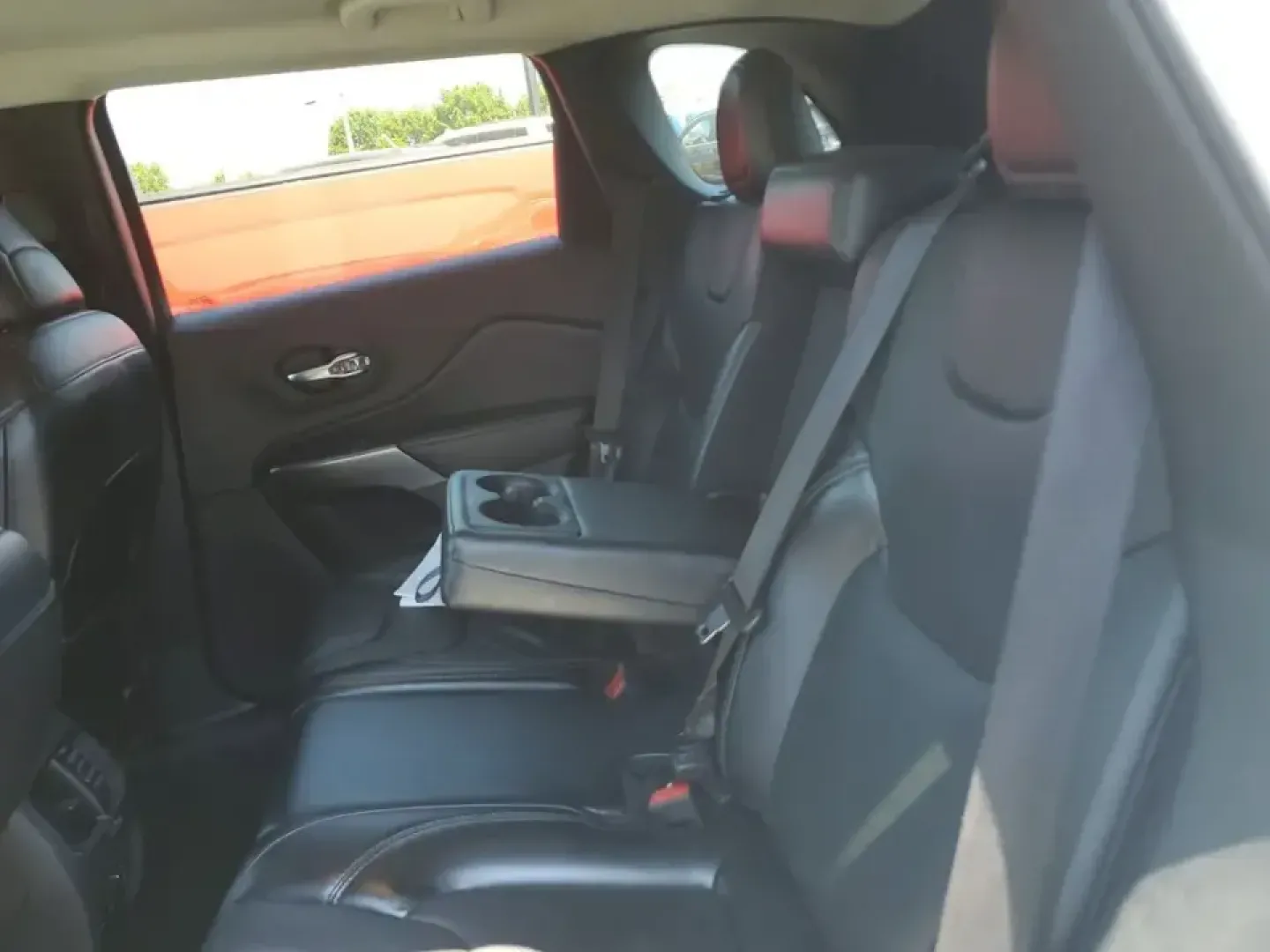 2020 /Black Jeep Cherokee Limited FWD (1C4PJLDB3LD) with an 2.4L L4 DOHC 16V engine, 9A transmission, located at 6064 Gull Rd, Kalamazoo, MI, 49048, (269) 222-0088, 42.328388, -85.512924 - Pack up the family, point the hood toward Lake Michigan, and let your daily drive feel like a mini getaway-this 2020 Jeep Cherokee Limited is built for real-life Michigan routines, from school drop-offs and grocery runs to weekend road trips up US-131. With its comfortable cabin, smart safety tech,- Photo#8