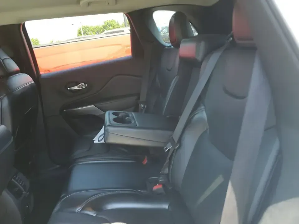 2020 /Black Jeep Cherokee Limited (1C4PJLDB3LD) with an 4 Cyl, 2.4L engine, 9-speed automatic transmission, located at 6064 Gull Rd, Kalamazoo, MI, 49048, (269) 222-0088, 42.328388, -85.512924 - For commuters who want SUV comfort without the bulk-and weekend explorers who like to pack up and go-this 2020 Jeep Cherokee Limited is built for real life in Southwest Michigan. Whether you're cruising to work, doing school drop-offs, or heading out toward Gull Lake for a reset, this crossover deli - Photo#8