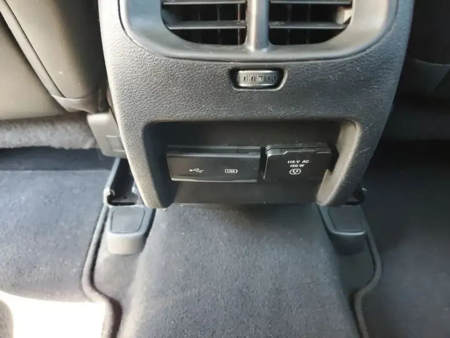 2020 /Black Jeep Cherokee Limited FWD (1C4PJLDB3LD) with an 2.4L L4 DOHC 16V engine, 9A transmission, located at 6064 Gull Rd, Kalamazoo, MI, 49048, (269) 222-0088, 42.328388, -85.512924 - Pack up the family, point the hood toward Lake Michigan, and let your daily drive feel like a mini getaway-this 2020 Jeep Cherokee Limited is built for real-life Michigan routines, from school drop-offs and grocery runs to weekend road trips up US-131. With its comfortable cabin, smart safety tech,- Photo#10