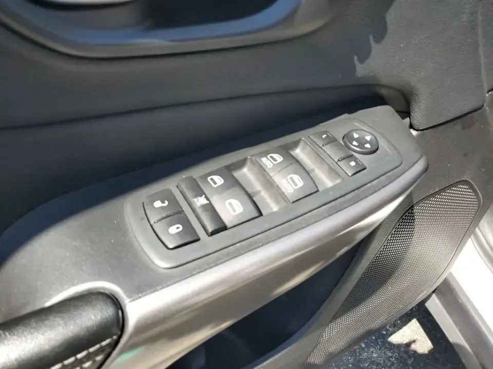 2020 /Black Jeep Cherokee Limited (1C4PJLDB3LD) with an 4 Cyl, 2.4L engine, 9-speed automatic transmission, located at 6064 Gull Rd, Kalamazoo, MI, 49048, (269) 222-0088, 42.328388, -85.512924 - For commuters who want SUV comfort without the bulk-and weekend explorers who like to pack up and go-this 2020 Jeep Cherokee Limited is built for real life in Southwest Michigan. Whether you're cruising to work, doing school drop-offs, or heading out toward Gull Lake for a reset, this crossover deli - Photo#13