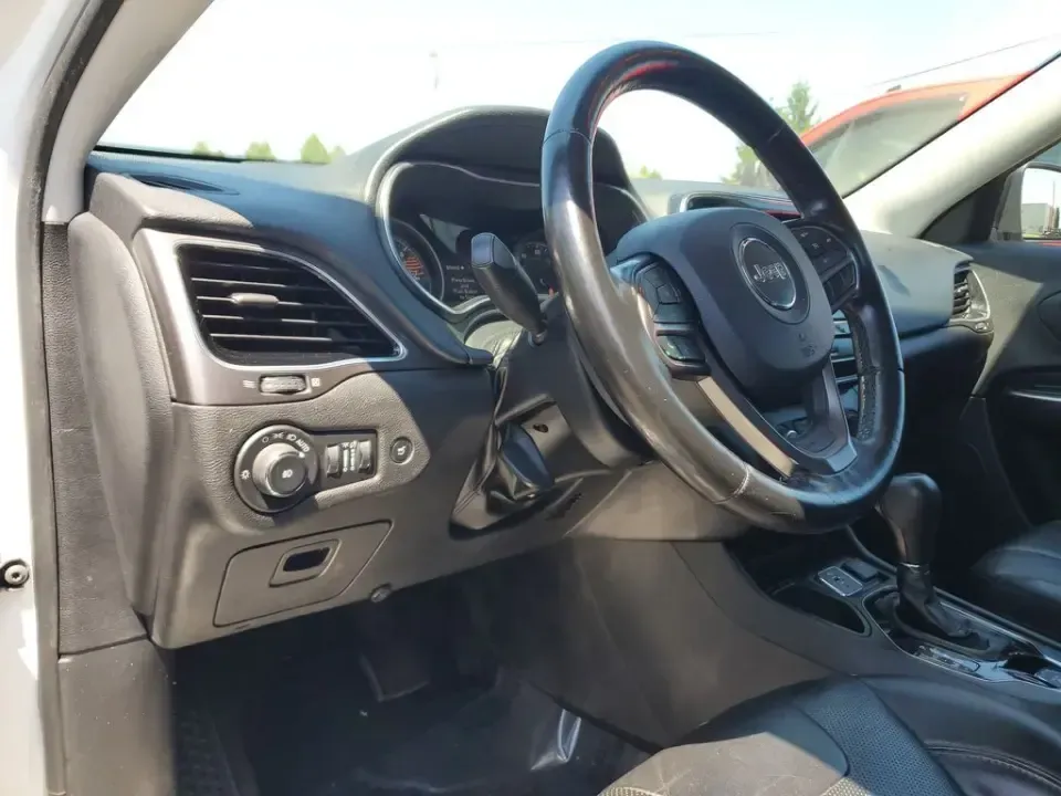 2020 /Black Jeep Cherokee Limited (1C4PJLDB3LD) with an 4 Cyl, 2.4L engine, 9-speed automatic transmission, located at 6064 Gull Rd, Kalamazoo, MI, 49048, (269) 222-0088, 42.328388, -85.512924 - For commuters who want SUV comfort without the bulk-and weekend explorers who like to pack up and go-this 2020 Jeep Cherokee Limited is built for real life in Southwest Michigan. Whether you're cruising to work, doing school drop-offs, or heading out toward Gull Lake for a reset, this crossover deli - Photo#16