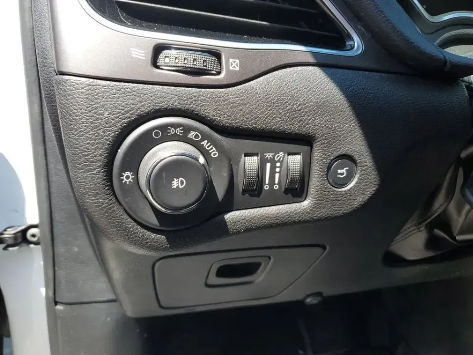 2020 /Black Jeep Cherokee Limited (1C4PJLDB3LD) with an 4 Cyl, 2.4L engine, 9-speed automatic transmission, located at 6064 Gull Rd, Kalamazoo, MI, 49048, (269) 222-0088, 42.328388, -85.512924 - For commuters who want SUV comfort without the bulk-and weekend explorers who like to pack up and go-this 2020 Jeep Cherokee Limited is built for real life in Southwest Michigan. Whether you're cruising to work, doing school drop-offs, or heading out toward Gull Lake for a reset, this crossover deli - Photo#17