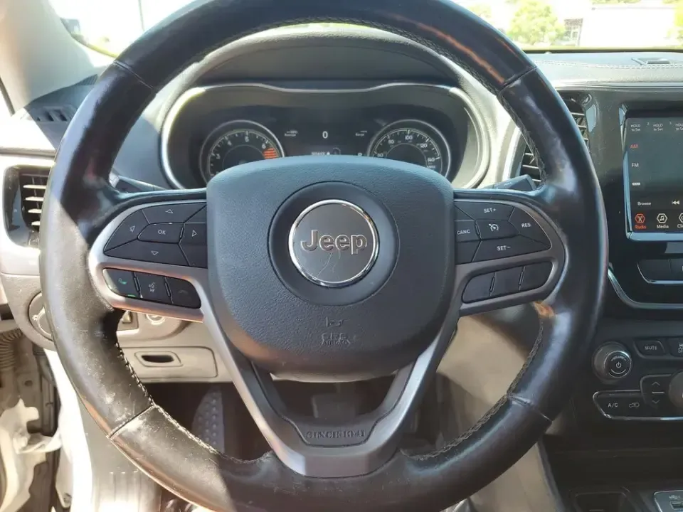 2020 /Black Jeep Cherokee Limited (1C4PJLDB3LD) with an 4 Cyl, 2.4L engine, 9-speed automatic transmission, located at 6064 Gull Rd, Kalamazoo, MI, 49048, (269) 222-0088, 42.328388, -85.512924 - For commuters who want SUV comfort without the bulk-and weekend explorers who like to pack up and go-this 2020 Jeep Cherokee Limited is built for real life in Southwest Michigan. Whether you're cruising to work, doing school drop-offs, or heading out toward Gull Lake for a reset, this crossover deli - Photo#18