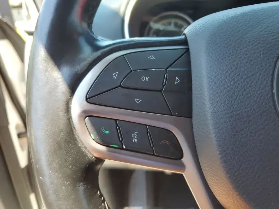 2020 /Black Jeep Cherokee Limited (1C4PJLDB3LD) with an 4 Cyl, 2.4L engine, 9-speed automatic transmission, located at 6064 Gull Rd, Kalamazoo, MI, 49048, (269) 222-0088, 42.328388, -85.512924 - For commuters who want SUV comfort without the bulk-and weekend explorers who like to pack up and go-this 2020 Jeep Cherokee Limited is built for real life in Southwest Michigan. Whether you're cruising to work, doing school drop-offs, or heading out toward Gull Lake for a reset, this crossover deli - Photo#19