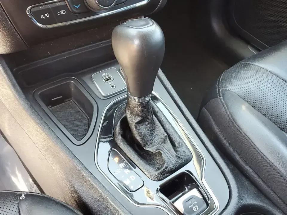 2020 /Black Jeep Cherokee Limited (1C4PJLDB3LD) with an 4 Cyl, 2.4L engine, 9-speed automatic transmission, located at 6064 Gull Rd, Kalamazoo, MI, 49048, (269) 222-0088, 42.328388, -85.512924 - For commuters who want SUV comfort without the bulk-and weekend explorers who like to pack up and go-this 2020 Jeep Cherokee Limited is built for real life in Southwest Michigan. Whether you're cruising to work, doing school drop-offs, or heading out toward Gull Lake for a reset, this crossover deli - Photo#24