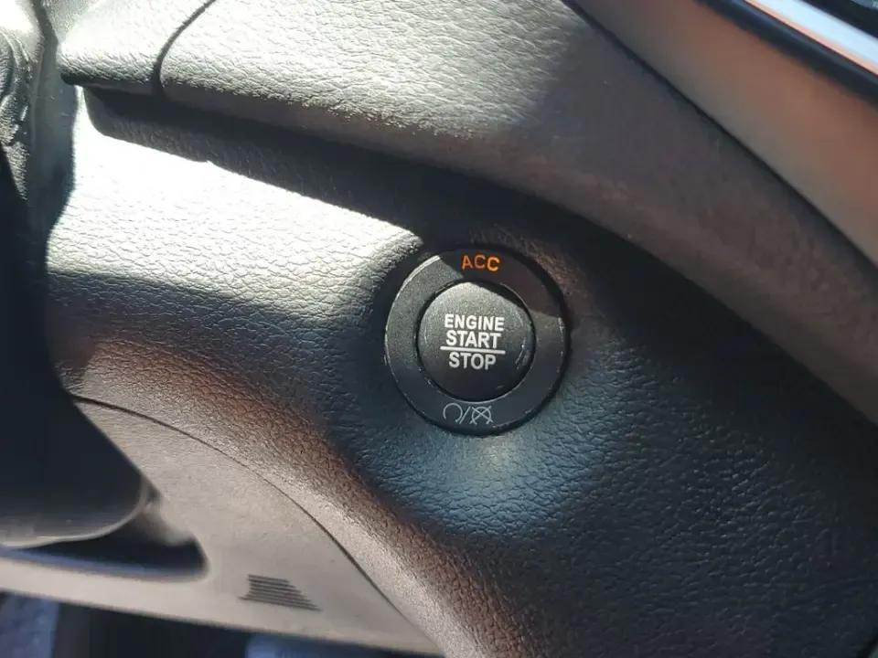 2020 /Black Jeep Cherokee Limited (1C4PJLDB3LD) with an 4 Cyl, 2.4L engine, 9-speed automatic transmission, located at 6064 Gull Rd, Kalamazoo, MI, 49048, (269) 222-0088, 42.328388, -85.512924 - For commuters who want SUV comfort without the bulk-and weekend explorers who like to pack up and go-this 2020 Jeep Cherokee Limited is built for real life in Southwest Michigan. Whether you're cruising to work, doing school drop-offs, or heading out toward Gull Lake for a reset, this crossover deli - Photo#25