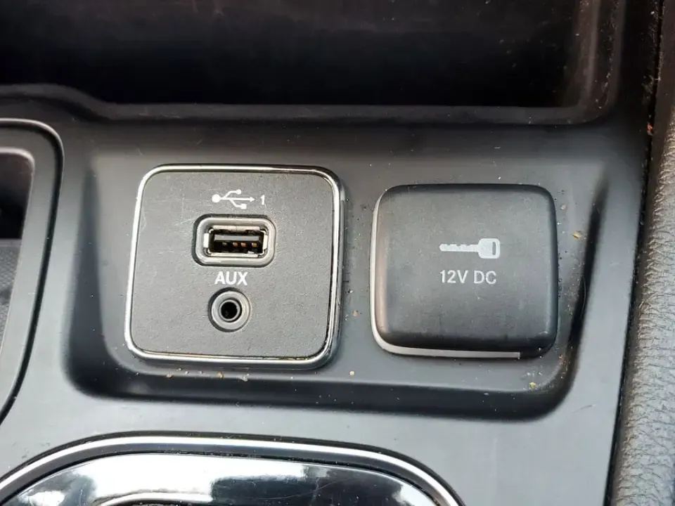 2020 /Black Jeep Cherokee Limited (1C4PJLDB3LD) with an 4 Cyl, 2.4L engine, 9-speed automatic transmission, located at 6064 Gull Rd, Kalamazoo, MI, 49048, (269) 222-0088, 42.328388, -85.512924 - For commuters who want SUV comfort without the bulk-and weekend explorers who like to pack up and go-this 2020 Jeep Cherokee Limited is built for real life in Southwest Michigan. Whether you're cruising to work, doing school drop-offs, or heading out toward Gull Lake for a reset, this crossover deli - Photo#26