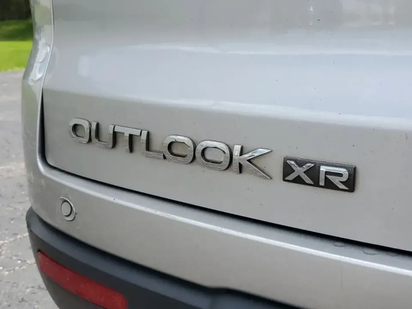 2007 /Black Saturn Outlook XR (5GZER23787J) with an V6, 3.6L engine, 6-speed automatic transmission, located at 6064 Gull Rd, Kalamazoo, MI, 49048, (269) 222-0088, 42.328388, -85.512924 - Need a spacious SUV that can handle school drop-offs, long commutes down I-94, and weekend getaways to Lake Michigan without feeling cramped? This 2007 Saturn Outlook XR is built for real-life Michigan driving-room for the whole crew, smart comfort features, and the kind of everyday versatility that - Photo#5