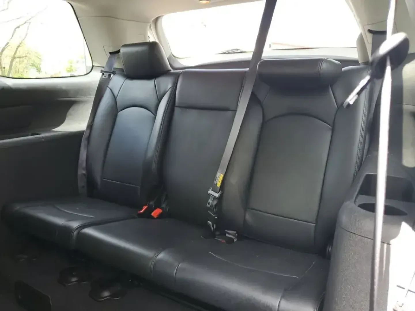 2007 /Black Saturn Outlook XR (5GZER23787J) with an V6, 3.6L engine, 6-speed automatic transmission, located at 6064 Gull Rd, Kalamazoo, MI, 49048, (269) 222-0088, 42.328388, -85.512924 - Need a spacious SUV that can handle school drop-offs, long commutes down I-94, and weekend getaways to Lake Michigan without feeling cramped? This 2007 Saturn Outlook XR is built for real-life Michigan driving-room for the whole crew, smart comfort features, and the kind of everyday versatility that - Photo#7
