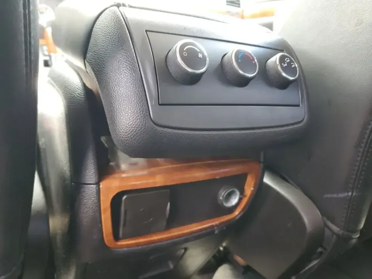 2007 /Black Saturn Outlook XR (5GZER23787J) with an V6, 3.6L engine, 6-speed automatic transmission, located at 6064 Gull Rd, Kalamazoo, MI, 49048, (269) 222-0088, 42.328388, -85.512924 - Need a spacious SUV that can handle school drop-offs, long commutes down I-94, and weekend getaways to Lake Michigan without feeling cramped? This 2007 Saturn Outlook XR is built for real-life Michigan driving-room for the whole crew, smart comfort features, and the kind of everyday versatility that - Photo#10