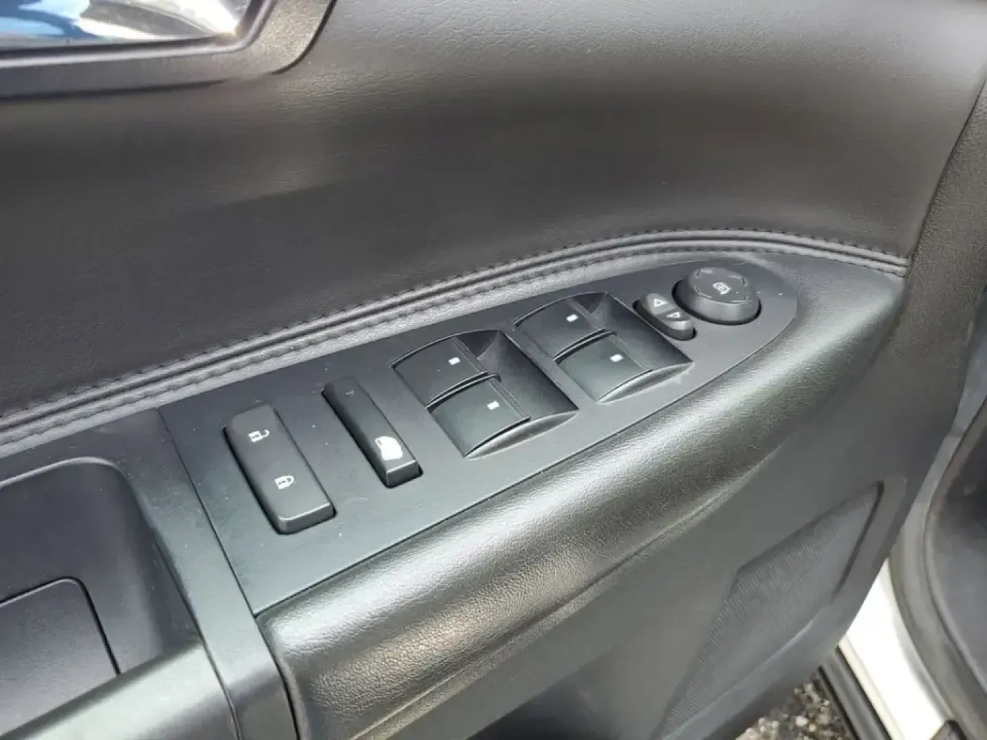 2007 /Black Saturn Outlook XR (5GZER23787J) with an V6, 3.6L engine, 6-speed automatic transmission, located at 6064 Gull Rd, Kalamazoo, MI, 49048, (269) 222-0088, 42.328388, -85.512924 - Need a spacious SUV that can handle school drop-offs, long commutes down I-94, and weekend getaways to Lake Michigan without feeling cramped? This 2007 Saturn Outlook XR is built for real-life Michigan driving-room for the whole crew, smart comfort features, and the kind of everyday versatility that - Photo#12