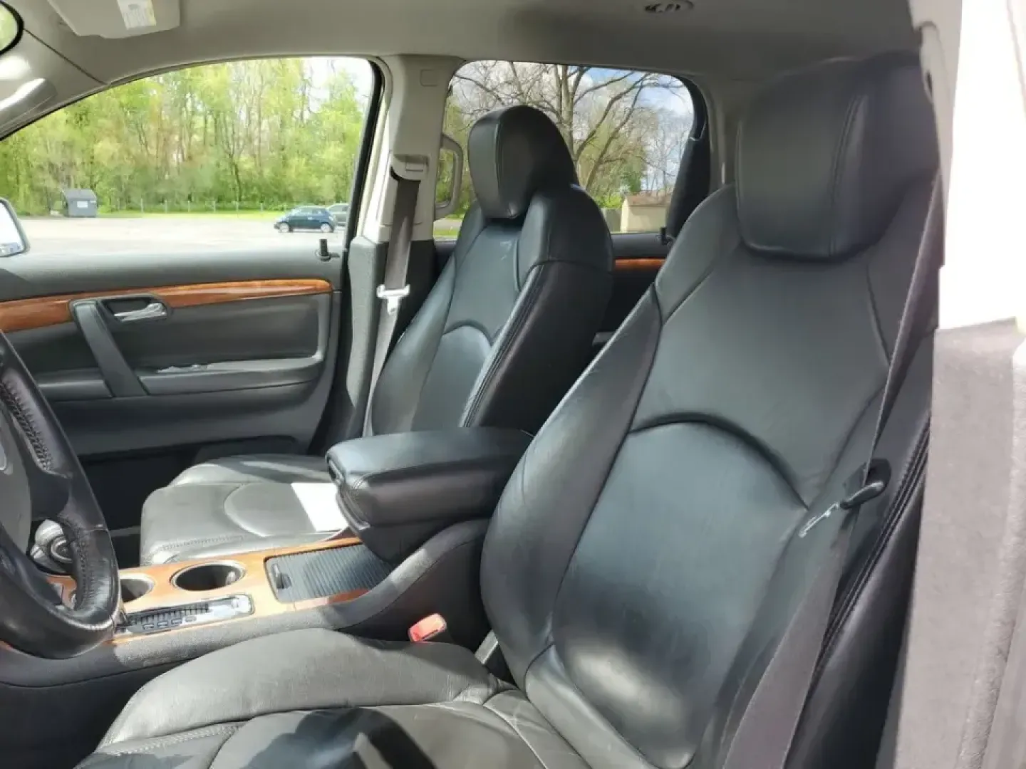 2007 /Black Saturn Outlook XR (5GZER23787J) with an V6, 3.6L engine, 6-speed automatic transmission, located at 6064 Gull Rd, Kalamazoo, MI, 49048, (269) 222-0088, 42.328388, -85.512924 - Need a spacious SUV that can handle school drop-offs, long commutes down I-94, and weekend getaways to Lake Michigan without feeling cramped? This 2007 Saturn Outlook XR is built for real-life Michigan driving-room for the whole crew, smart comfort features, and the kind of everyday versatility that - Photo#13