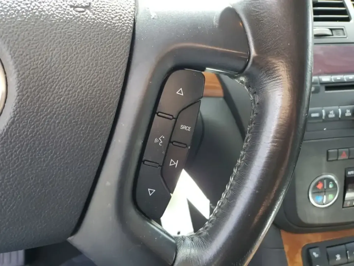 2007 /Black Saturn Outlook XR (5GZER23787J) with an V6, 3.6L engine, 6-speed automatic transmission, located at 6064 Gull Rd, Kalamazoo, MI, 49048, (269) 222-0088, 42.328388, -85.512924 - Need a spacious SUV that can handle school drop-offs, long commutes down I-94, and weekend getaways to Lake Michigan without feeling cramped? This 2007 Saturn Outlook XR is built for real-life Michigan driving-room for the whole crew, smart comfort features, and the kind of everyday versatility that - Photo#18