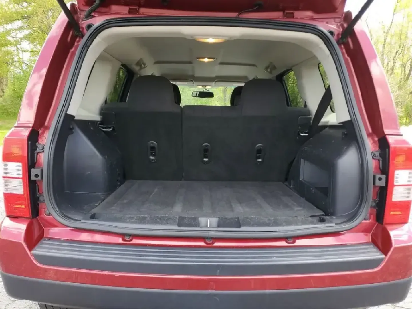 2016 /Dark Slate Gray Jeep Patriot Sport (1C4NJRBB6GD) with an 4 Cyl, 2.4L engine, 6-speed automatic transmission, located at 6064 Gull Rd, Kalamazoo, MI, 49048, (269) 222-0088, 42.328388, -85.512924 - Weekend cabin runs up to Gull Lake, snowy commutes down I-94, or a last-minute road trip to Lake Michigan-this 2016 Jeep Patriot Sport 4WD is built for Kalamazoo life when you want SUV practicality with go-anywhere confidence. If you've been searching used cars near me and want something versatile f - Photo#4