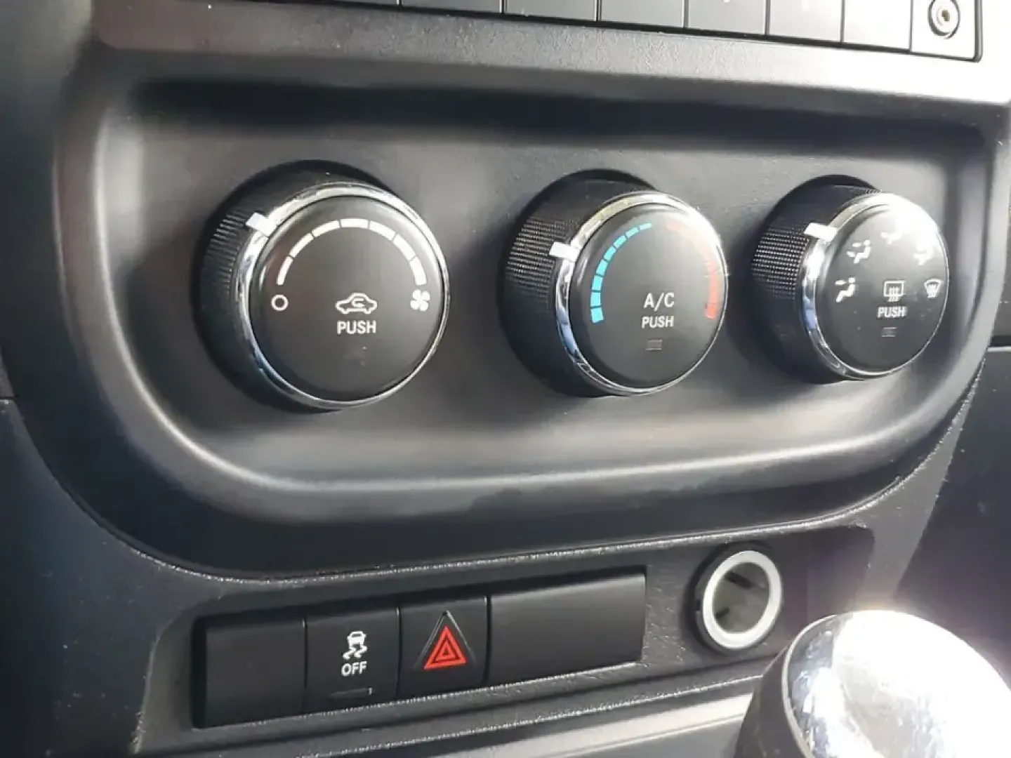 2016 /Dark Slate Gray Jeep Patriot Sport (1C4NJRBB6GD) with an 4 Cyl, 2.4L engine, 6-speed automatic transmission, located at 6064 Gull Rd, Kalamazoo, MI, 49048, (269) 222-0088, 42.328388, -85.512924 - Weekend cabin runs up to Gull Lake, snowy commutes down I-94, or a last-minute road trip to Lake Michigan-this 2016 Jeep Patriot Sport 4WD is built for Kalamazoo life when you want SUV practicality with go-anywhere confidence. If you've been searching used cars near me and want something versatile f - Photo#18
