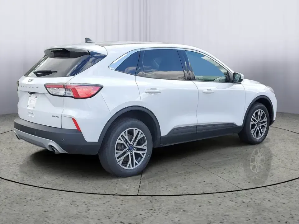 2022 /Ebony Ford Escape SEL (1FMCU9H92NU) with an 4 Cyl, 2.0L engine, 8-speed automatic transmission, located at 6064 Gull Rd, Kalamazoo, MI, 49048, (269) 222-0088, 42.328388, -85.512924 - Need a confident, all-weather SUV for Michigan commutes, school drop-offs, and weekend escapes up to Lake Michigan? This 2022 Ford Escape SEL 4WD is built for real life in Kalamazoo-comfortable for daily driving, sure-footed when the weather turns, and packed with modern tech that makes every mile e - Photo#3