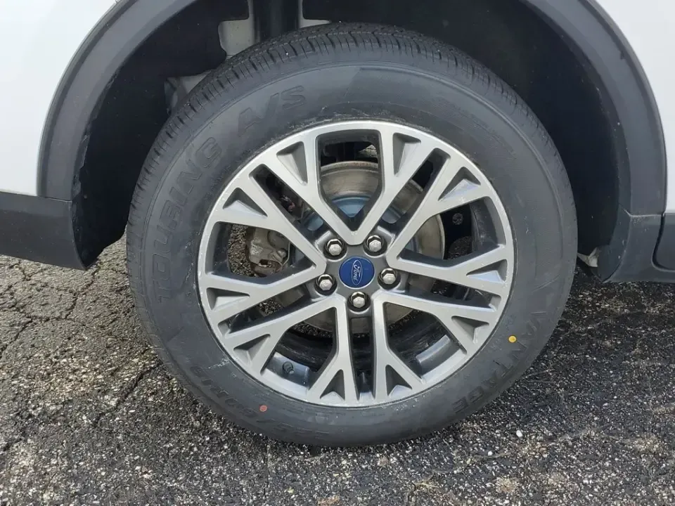 2022 /Ebony Ford Escape SEL (1FMCU9H92NU) with an 4 Cyl, 2.0L engine, 8-speed automatic transmission, located at 6064 Gull Rd, Kalamazoo, MI, 49048, (269) 222-0088, 42.328388, -85.512924 - Need a confident, all-weather SUV for Michigan commutes, school drop-offs, and weekend escapes up to Lake Michigan? This 2022 Ford Escape SEL 4WD is built for real life in Kalamazoo-comfortable for daily driving, sure-footed when the weather turns, and packed with modern tech that makes every mile e - Photo#4