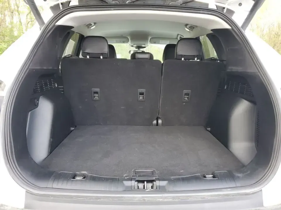 2022 /Ebony Ford Escape SEL (1FMCU9H92NU) with an 4 Cyl, 2.0L engine, 8-speed automatic transmission, located at 6064 Gull Rd, Kalamazoo, MI, 49048, (269) 222-0088, 42.328388, -85.512924 - Need a confident, all-weather SUV for Michigan commutes, school drop-offs, and weekend escapes up to Lake Michigan? This 2022 Ford Escape SEL 4WD is built for real life in Kalamazoo-comfortable for daily driving, sure-footed when the weather turns, and packed with modern tech that makes every mile e - Photo#6