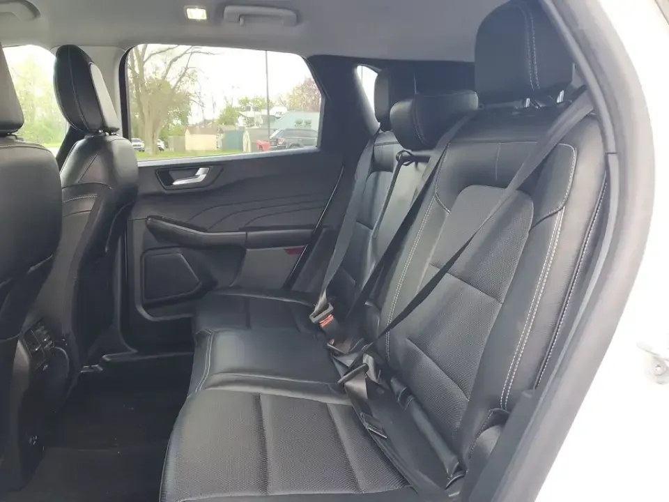 2022 /Ebony Ford Escape SEL (1FMCU9H92NU) with an 4 Cyl, 2.0L engine, 8-speed automatic transmission, located at 6064 Gull Rd, Kalamazoo, MI, 49048, (269) 222-0088, 42.328388, -85.512924 - Need a confident, all-weather SUV for Michigan commutes, school drop-offs, and weekend escapes up to Lake Michigan? This 2022 Ford Escape SEL 4WD is built for real life in Kalamazoo-comfortable for daily driving, sure-footed when the weather turns, and packed with modern tech that makes every mile e - Photo#7