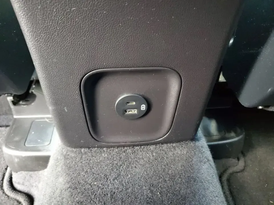 2022 /Ebony Ford Escape SEL (1FMCU9H92NU) with an 4 Cyl, 2.0L engine, 8-speed automatic transmission, located at 6064 Gull Rd, Kalamazoo, MI, 49048, (269) 222-0088, 42.328388, -85.512924 - Need a confident, all-weather SUV for Michigan commutes, school drop-offs, and weekend escapes up to Lake Michigan? This 2022 Ford Escape SEL 4WD is built for real life in Kalamazoo-comfortable for daily driving, sure-footed when the weather turns, and packed with modern tech that makes every mile e - Photo#9