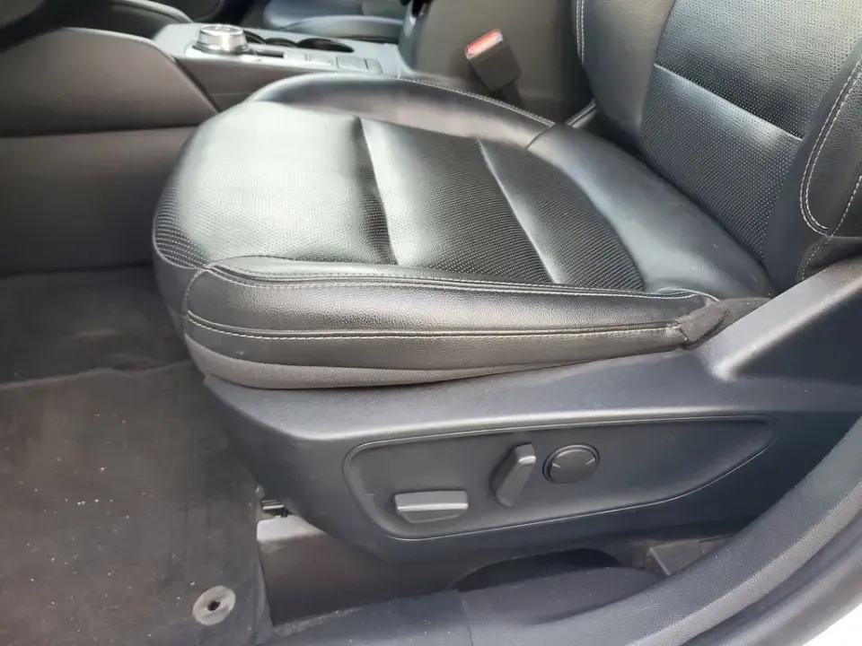 2022 /Ebony Ford Escape SEL (1FMCU9H92NU) with an 4 Cyl, 2.0L engine, 8-speed automatic transmission, located at 6064 Gull Rd, Kalamazoo, MI, 49048, (269) 222-0088, 42.328388, -85.512924 - Need a confident, all-weather SUV for Michigan commutes, school drop-offs, and weekend escapes up to Lake Michigan? This 2022 Ford Escape SEL 4WD is built for real life in Kalamazoo-comfortable for daily driving, sure-footed when the weather turns, and packed with modern tech that makes every mile e - Photo#12