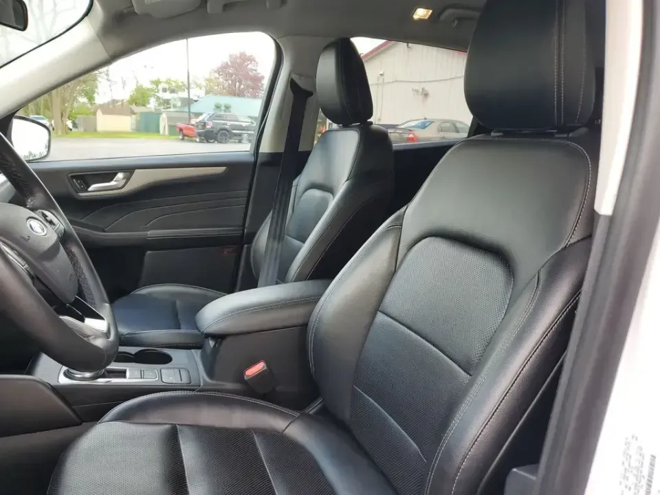 2022 /Ebony Ford Escape SEL (1FMCU9H92NU) with an 4 Cyl, 2.0L engine, 8-speed automatic transmission, located at 6064 Gull Rd, Kalamazoo, MI, 49048, (269) 222-0088, 42.328388, -85.512924 - Need a confident, all-weather SUV for Michigan commutes, school drop-offs, and weekend escapes up to Lake Michigan? This 2022 Ford Escape SEL 4WD is built for real life in Kalamazoo-comfortable for daily driving, sure-footed when the weather turns, and packed with modern tech that makes every mile e - Photo#13