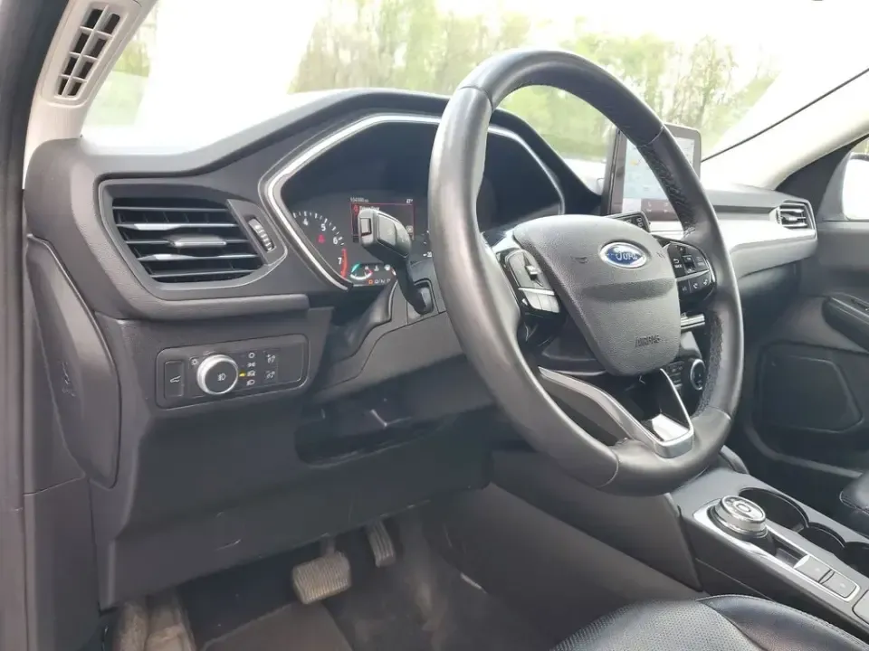 2022 /Ebony Ford Escape SEL (1FMCU9H92NU) with an 4 Cyl, 2.0L engine, 8-speed automatic transmission, located at 6064 Gull Rd, Kalamazoo, MI, 49048, (269) 222-0088, 42.328388, -85.512924 - Need a confident, all-weather SUV for Michigan commutes, school drop-offs, and weekend escapes up to Lake Michigan? This 2022 Ford Escape SEL 4WD is built for real life in Kalamazoo-comfortable for daily driving, sure-footed when the weather turns, and packed with modern tech that makes every mile e - Photo#14