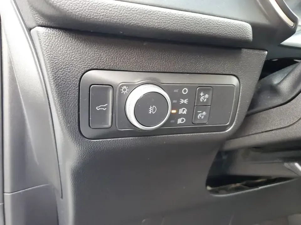 2022 /Ebony Ford Escape SEL (1FMCU9H92NU) with an 4 Cyl, 2.0L engine, 8-speed automatic transmission, located at 6064 Gull Rd, Kalamazoo, MI, 49048, (269) 222-0088, 42.328388, -85.512924 - Need a confident, all-weather SUV for Michigan commutes, school drop-offs, and weekend escapes up to Lake Michigan? This 2022 Ford Escape SEL 4WD is built for real life in Kalamazoo-comfortable for daily driving, sure-footed when the weather turns, and packed with modern tech that makes every mile e - Photo#15