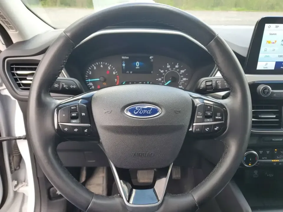 2022 /Ebony Ford Escape SEL (1FMCU9H92NU) with an 4 Cyl, 2.0L engine, 8-speed automatic transmission, located at 6064 Gull Rd, Kalamazoo, MI, 49048, (269) 222-0088, 42.328388, -85.512924 - Need a confident, all-weather SUV for Michigan commutes, school drop-offs, and weekend escapes up to Lake Michigan? This 2022 Ford Escape SEL 4WD is built for real life in Kalamazoo-comfortable for daily driving, sure-footed when the weather turns, and packed with modern tech that makes every mile e - Photo#16