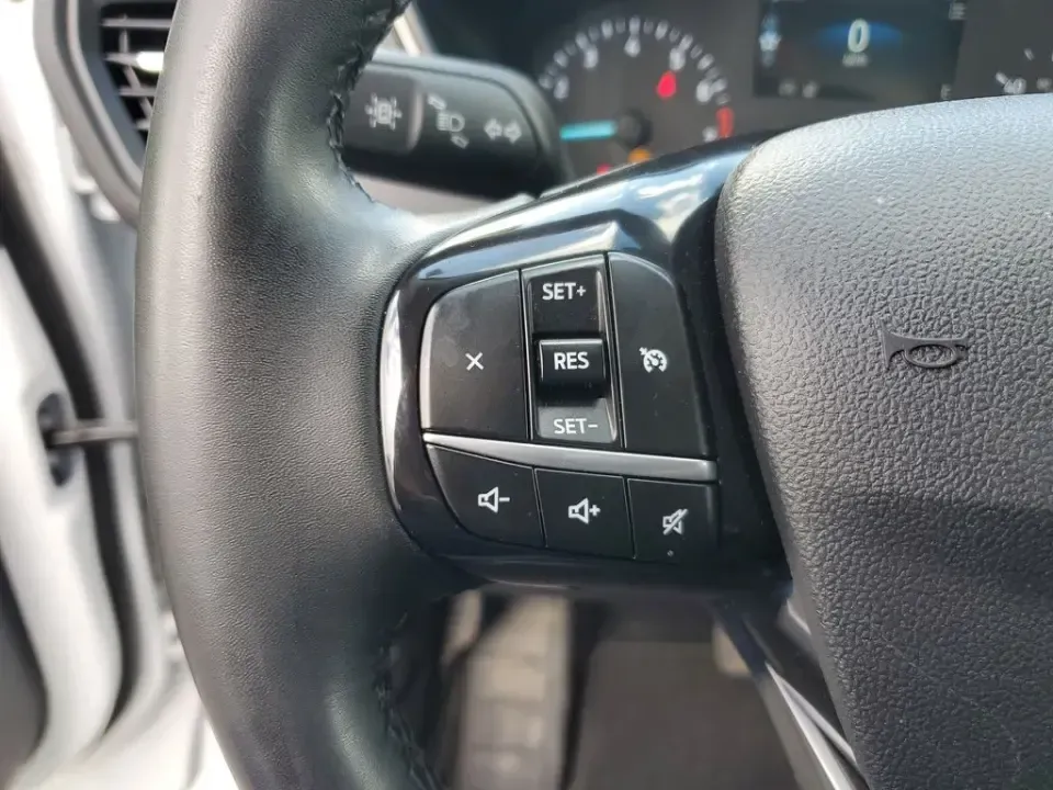 2022 /Ebony Ford Escape SEL (1FMCU9H92NU) with an 4 Cyl, 2.0L engine, 8-speed automatic transmission, located at 6064 Gull Rd, Kalamazoo, MI, 49048, (269) 222-0088, 42.328388, -85.512924 - Need a confident, all-weather SUV for Michigan commutes, school drop-offs, and weekend escapes up to Lake Michigan? This 2022 Ford Escape SEL 4WD is built for real life in Kalamazoo-comfortable for daily driving, sure-footed when the weather turns, and packed with modern tech that makes every mile e - Photo#17