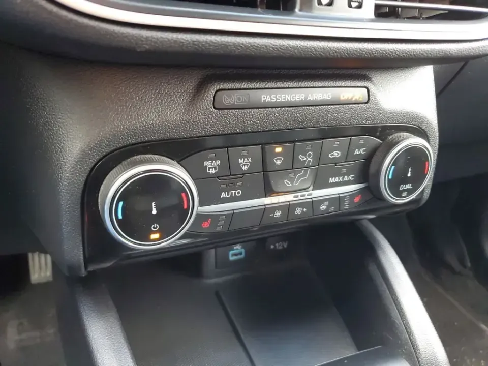 2022 /Ebony Ford Escape SEL (1FMCU9H92NU) with an 4 Cyl, 2.0L engine, 8-speed automatic transmission, located at 6064 Gull Rd, Kalamazoo, MI, 49048, (269) 222-0088, 42.328388, -85.512924 - Need a confident, all-weather SUV for Michigan commutes, school drop-offs, and weekend escapes up to Lake Michigan? This 2022 Ford Escape SEL 4WD is built for real life in Kalamazoo-comfortable for daily driving, sure-footed when the weather turns, and packed with modern tech that makes every mile e - Photo#22