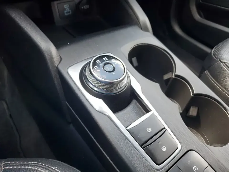 2022 /Ebony Ford Escape SEL (1FMCU9H92NU) with an 4 Cyl, 2.0L engine, 8-speed automatic transmission, located at 6064 Gull Rd, Kalamazoo, MI, 49048, (269) 222-0088, 42.328388, -85.512924 - Need a confident, all-weather SUV for Michigan commutes, school drop-offs, and weekend escapes up to Lake Michigan? This 2022 Ford Escape SEL 4WD is built for real life in Kalamazoo-comfortable for daily driving, sure-footed when the weather turns, and packed with modern tech that makes every mile e - Photo#23