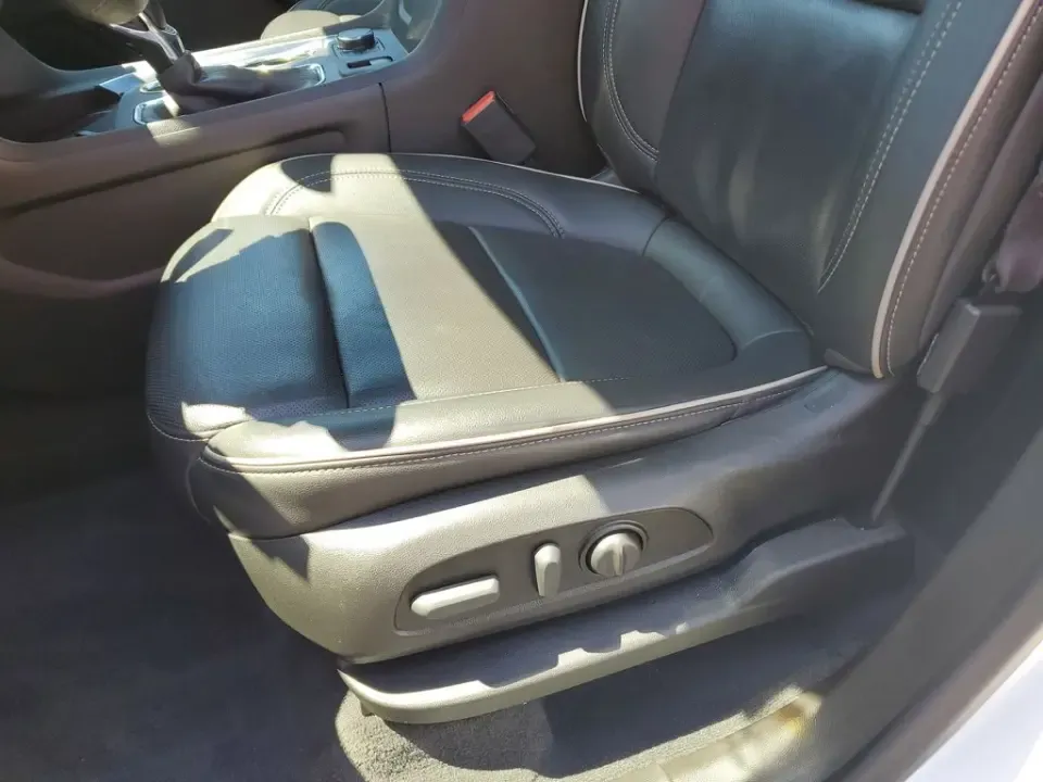 2023 Summit White /Black Chevrolet Traverse Premier (1GNEVKKW3PJ) with an 3.6L V6 SIDI VVT engine, Automatic transmission, located at 6064 Gull Rd, Kalamazoo, MI, 49048, (269) 222-0088, 42.328388, -85.512924- Photo#45