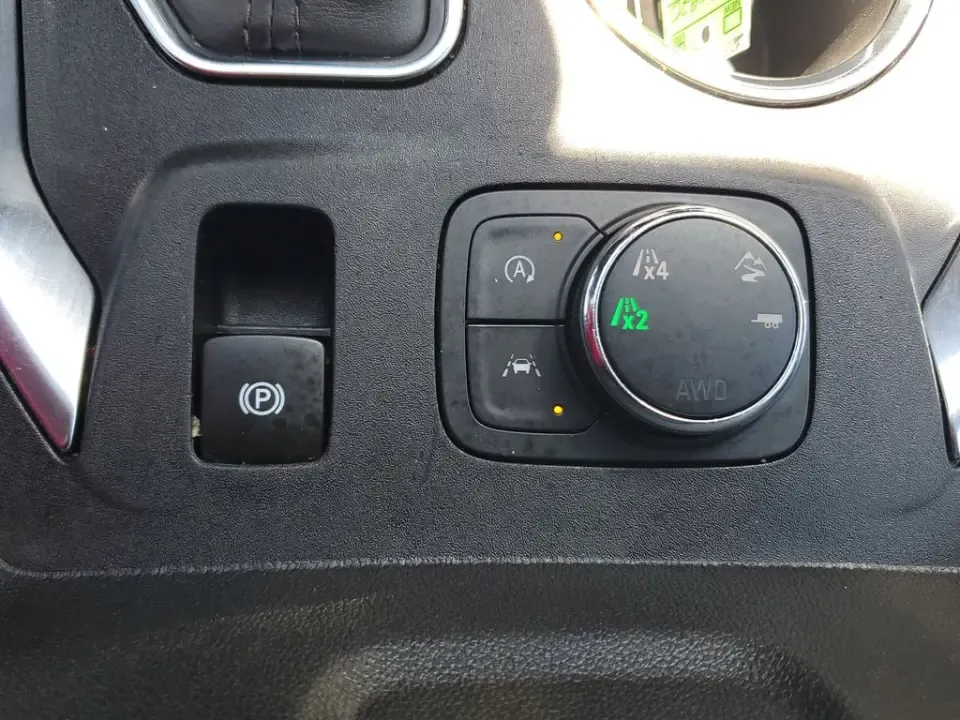 2023 Summit White /Black Chevrolet Traverse Premier (1GNEVKKW3PJ) with an 3.6L V6 SIDI VVT engine, Automatic transmission, located at 6064 Gull Rd, Kalamazoo, MI, 49048, (269) 222-0088, 42.328388, -85.512924- Photo#59