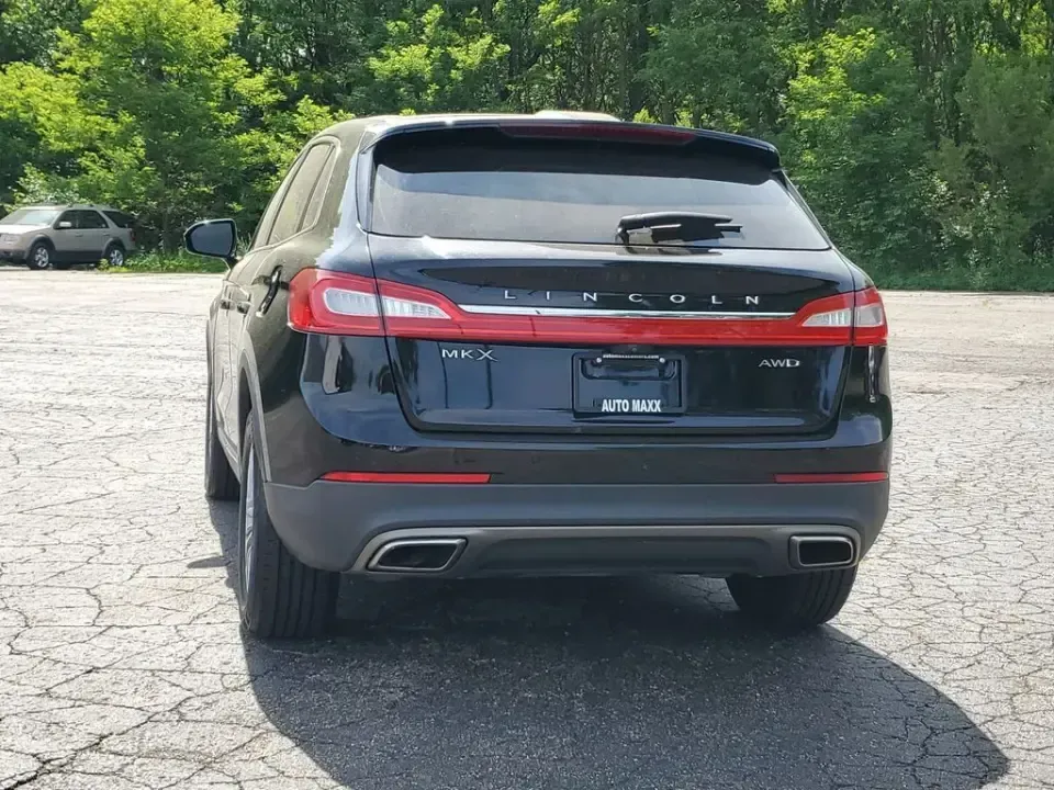 2018 /Ebony Lincoln MKX Select (2LMPJ8KR6JB) with an V6, 3.7L engine, 6-speed automatic transmission, located at 6064 Gull Rd, Kalamazoo, MI, 49048, (269) 222-0088, 42.328388, -85.512924 - Weekend getaways to South Haven, daily commutes down Gull Road, or family errands between Downtown Kalamazoo and Portage-this 2018 Lincoln MKX Select AWD is built for real life, with upscale comfort and all-weather confidence that fits Michigan seasons. If you've been searching used cars near me and - Photo#2