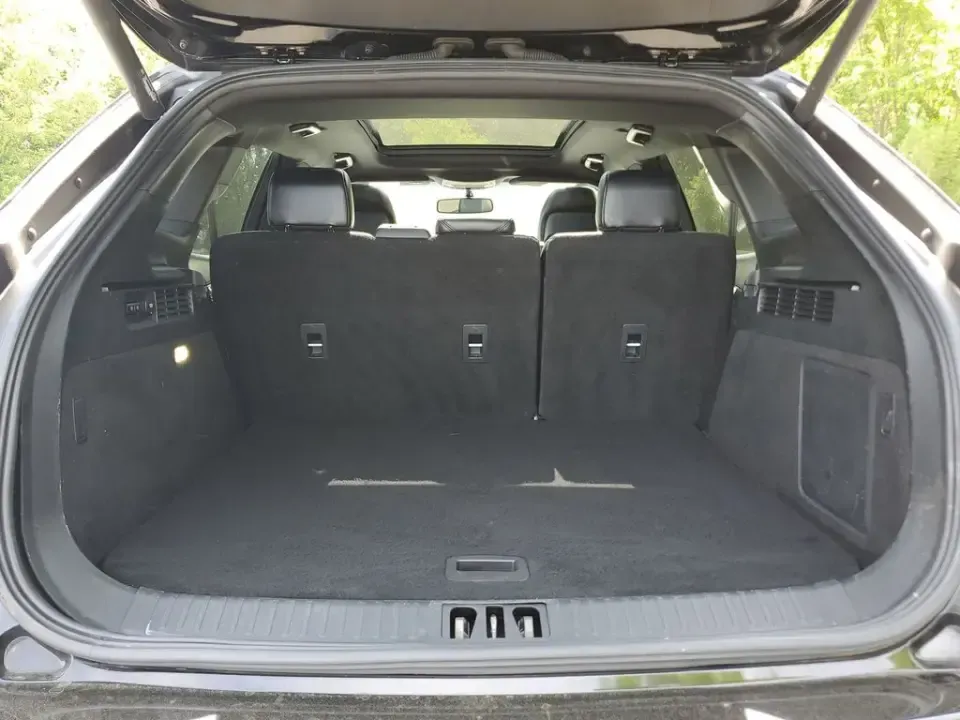 2018 /Ebony Lincoln MKX Select (2LMPJ8KR6JB) with an V6, 3.7L engine, 6-speed automatic transmission, located at 6064 Gull Rd, Kalamazoo, MI, 49048, (269) 222-0088, 42.328388, -85.512924 - Weekend getaways to South Haven, daily commutes down Gull Road, or family errands between Downtown Kalamazoo and Portage-this 2018 Lincoln MKX Select AWD is built for real life, with upscale comfort and all-weather confidence that fits Michigan seasons. If you've been searching used cars near me and - Photo#6