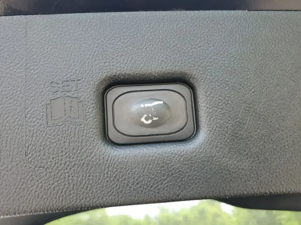 2018 /Ebony Lincoln MKX Select (2LMPJ8KR6JB) with an V6, 3.7L engine, 6-speed automatic transmission, located at 6064 Gull Rd, Kalamazoo, MI, 49048, (269) 222-0088, 42.328388, -85.512924 - Weekend getaways to South Haven, daily commutes down Gull Road, or family errands between Downtown Kalamazoo and Portage-this 2018 Lincoln MKX Select AWD is built for real life, with upscale comfort and all-weather confidence that fits Michigan seasons. If you've been searching used cars near me and - Photo#7