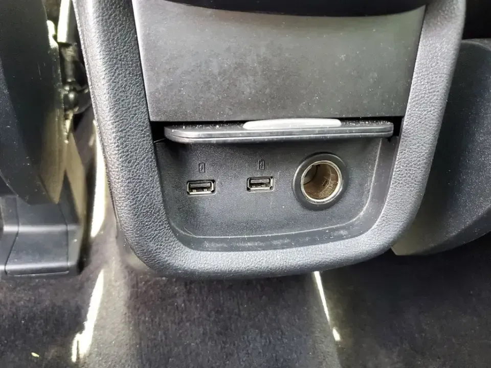 2018 /Ebony Lincoln MKX Select (2LMPJ8KR6JB) with an V6, 3.7L engine, 6-speed automatic transmission, located at 6064 Gull Rd, Kalamazoo, MI, 49048, (269) 222-0088, 42.328388, -85.512924 - Weekend getaways to South Haven, daily commutes down Gull Road, or family errands between Downtown Kalamazoo and Portage-this 2018 Lincoln MKX Select AWD is built for real life, with upscale comfort and all-weather confidence that fits Michigan seasons. If you've been searching used cars near me and - Photo#10