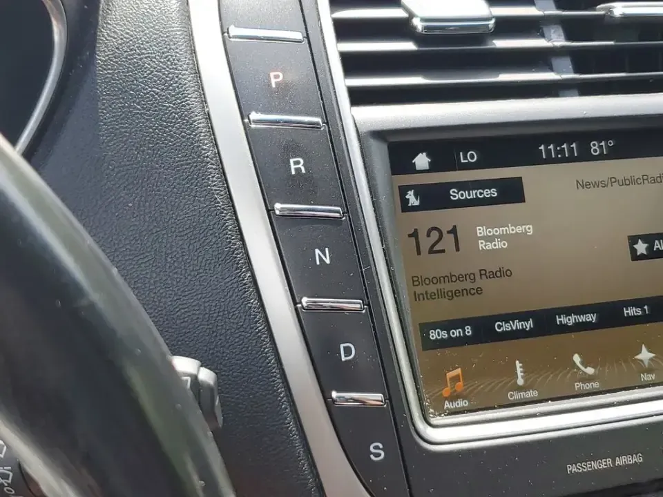 2018 /Ebony Lincoln MKX Select (2LMPJ8KR6JB) with an V6, 3.7L engine, 6-speed automatic transmission, located at 6064 Gull Rd, Kalamazoo, MI, 49048, (269) 222-0088, 42.328388, -85.512924 - Weekend getaways to South Haven, daily commutes down Gull Road, or family errands between Downtown Kalamazoo and Portage-this 2018 Lincoln MKX Select AWD is built for real life, with upscale comfort and all-weather confidence that fits Michigan seasons. If you've been searching used cars near me and - Photo#24