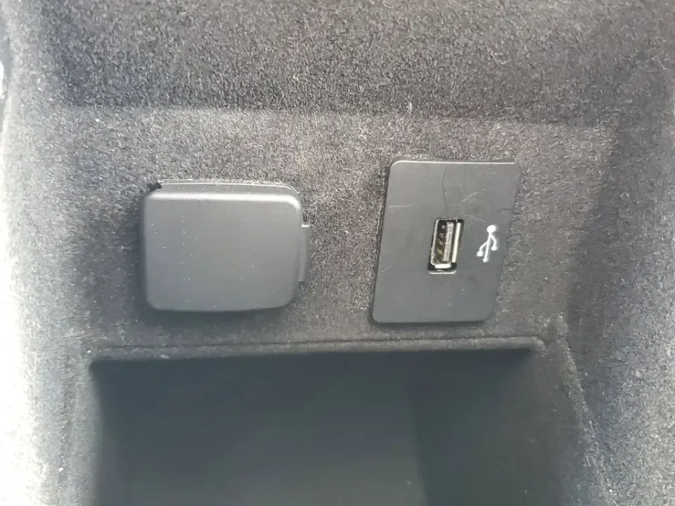 2018 /Ebony Lincoln MKX Select (2LMPJ8KR6JB) with an V6, 3.7L engine, 6-speed automatic transmission, located at 6064 Gull Rd, Kalamazoo, MI, 49048, (269) 222-0088, 42.328388, -85.512924 - Weekend getaways to South Haven, daily commutes down Gull Road, or family errands between Downtown Kalamazoo and Portage-this 2018 Lincoln MKX Select AWD is built for real life, with upscale comfort and all-weather confidence that fits Michigan seasons. If you've been searching used cars near me and - Photo#27