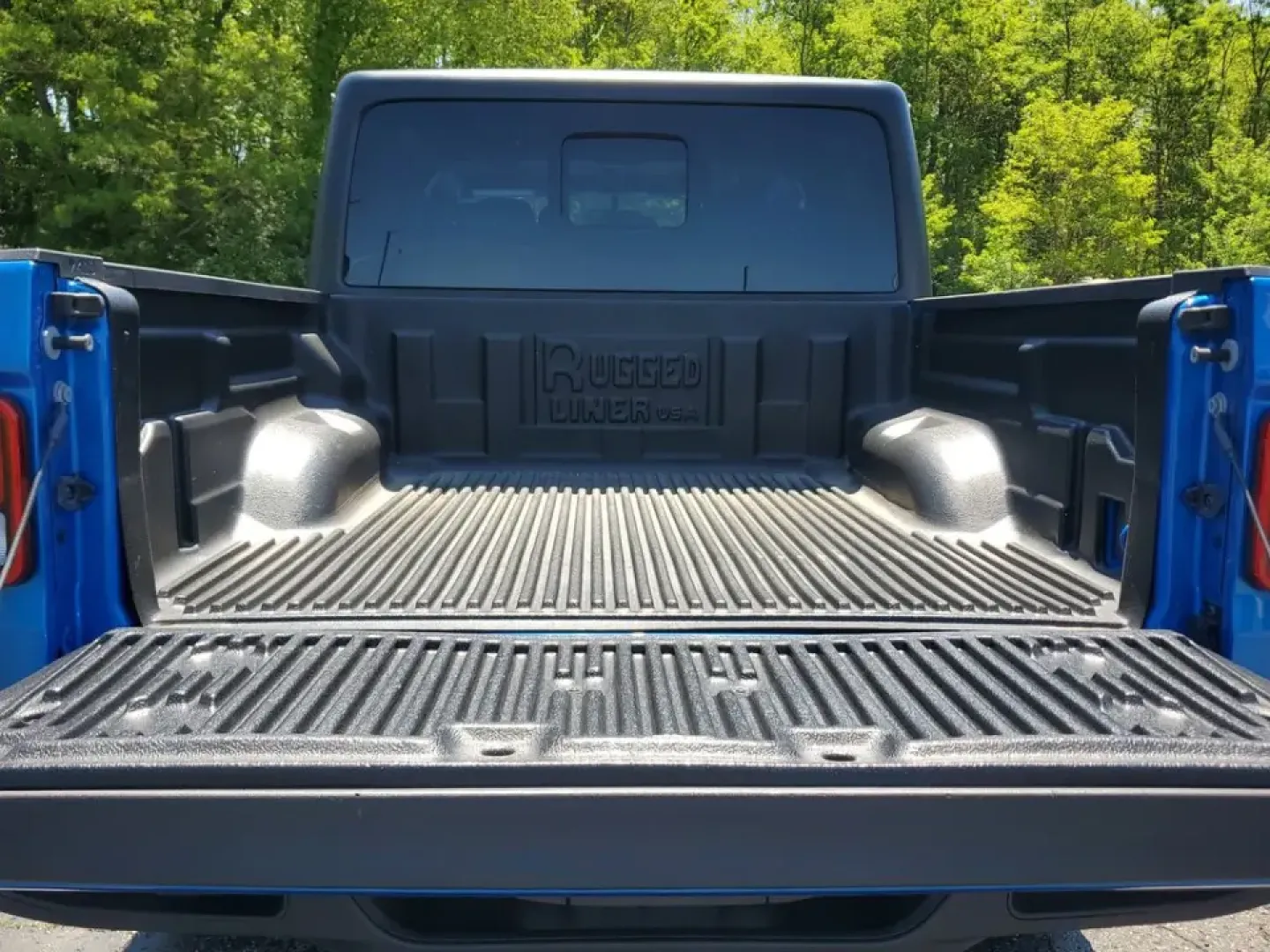 2021 Blue Pearl /Black Jeep Gladiator Sport (1C6HJTAG4ML) with an 3.6L V6 24V VVT engine, Automatic transmission, located at 6064 Gull Rd, Kalamazoo, MI, 49048, (269) 222-0088, 42.328388, -85.512924- Photo#12