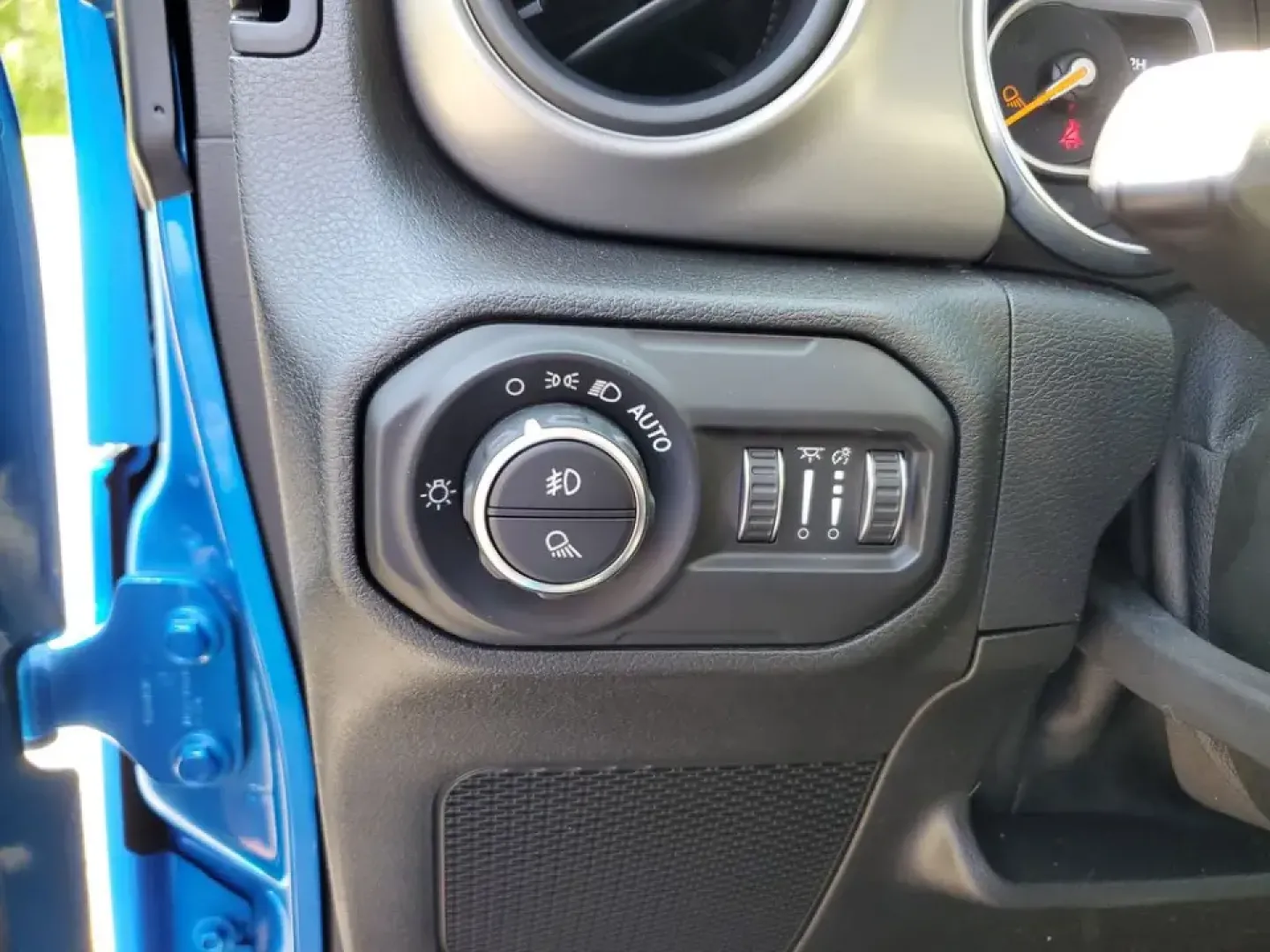 2021 Blue Pearl /Black Jeep Gladiator Sport (1C6HJTAG4ML) with an 3.6L V6 24V VVT engine, Automatic transmission, located at 6064 Gull Rd, Kalamazoo, MI, 49048, (269) 222-0088, 42.328388, -85.512924- Photo#26