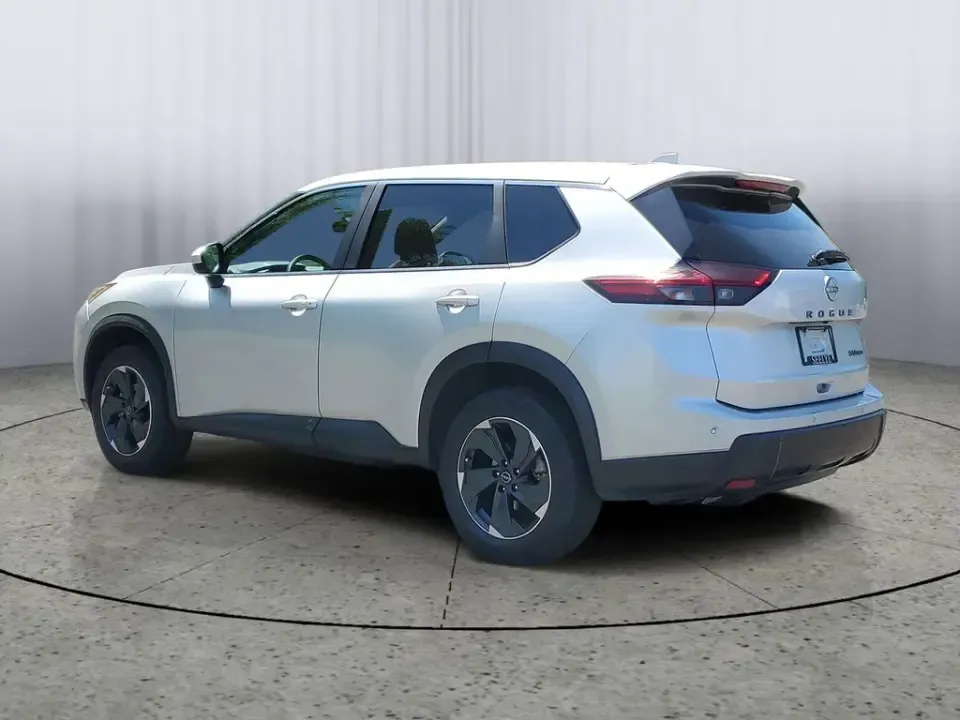 2024 /Charcoal Nissan Rogue SV (5N1BT3BB8RC) with an 3 Cyl, 1.5L engine, CVT transmission, located at 6064 Gull Rd, Kalamazoo, MI, 49048, (269) 222-0088, 42.328388, -85.512924 - For commuters who rack up miles on I-94, families shuttling between school, sports, and weekend errands, and road-trippers heading to Lake Michigan, this 2024 Nissan Rogue SV AWD is built to make everyday driving feel easy, comfortable, and confidently in control. Finished in Brilliant Silver Metall - Photo#2