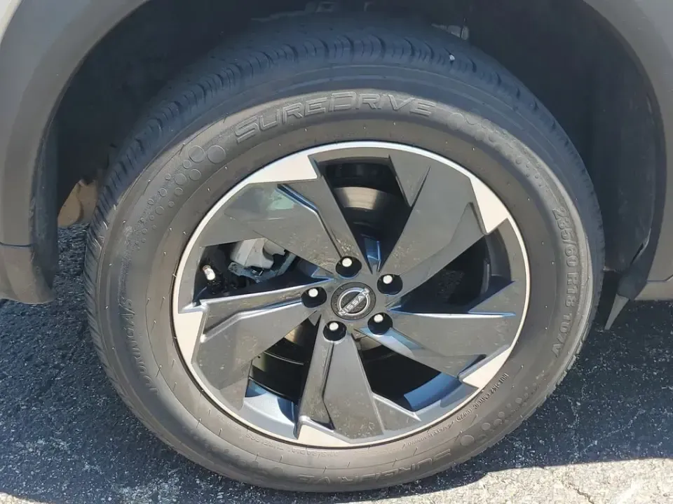 2024 /Charcoal Nissan Rogue SV (5N1BT3BB8RC) with an 3 Cyl, 1.5L engine, CVT transmission, located at 6064 Gull Rd, Kalamazoo, MI, 49048, (269) 222-0088, 42.328388, -85.512924 - For commuters who rack up miles on I-94, families shuttling between school, sports, and weekend errands, and road-trippers heading to Lake Michigan, this 2024 Nissan Rogue SV AWD is built to make everyday driving feel easy, comfortable, and confidently in control. Finished in Brilliant Silver Metall - Photo#4