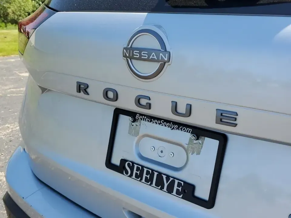 2024 /Charcoal Nissan Rogue SV (5N1BT3BB8RC) with an 3 Cyl, 1.5L engine, CVT transmission, located at 6064 Gull Rd, Kalamazoo, MI, 49048, (269) 222-0088, 42.328388, -85.512924 - For commuters who rack up miles on I-94, families shuttling between school, sports, and weekend errands, and road-trippers heading to Lake Michigan, this 2024 Nissan Rogue SV AWD is built to make everyday driving feel easy, comfortable, and confidently in control. Finished in Brilliant Silver Metall - Photo#5