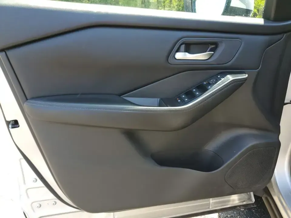 2024 /Charcoal Nissan Rogue SV (5N1BT3BB8RC) with an 3 Cyl, 1.5L engine, CVT transmission, located at 6064 Gull Rd, Kalamazoo, MI, 49048, (269) 222-0088, 42.328388, -85.512924 - For commuters who rack up miles on I-94, families shuttling between school, sports, and weekend errands, and road-trippers heading to Lake Michigan, this 2024 Nissan Rogue SV AWD is built to make everyday driving feel easy, comfortable, and confidently in control. Finished in Brilliant Silver Metall - Photo#12