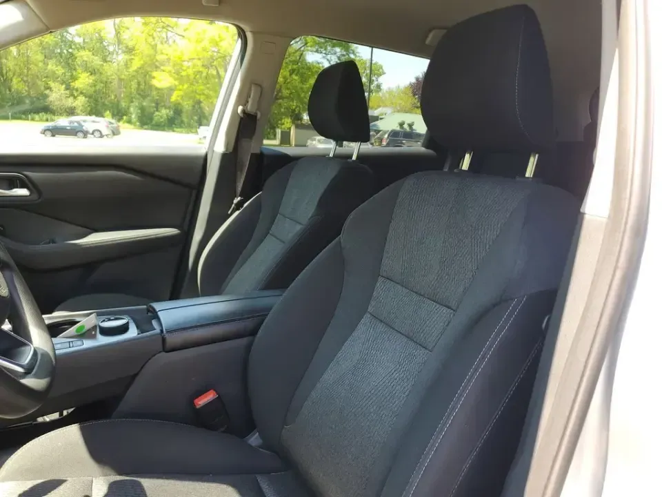 2024 /Charcoal Nissan Rogue SV (5N1BT3BB8RC) with an 3 Cyl, 1.5L engine, CVT transmission, located at 6064 Gull Rd, Kalamazoo, MI, 49048, (269) 222-0088, 42.328388, -85.512924 - For commuters who rack up miles on I-94, families shuttling between school, sports, and weekend errands, and road-trippers heading to Lake Michigan, this 2024 Nissan Rogue SV AWD is built to make everyday driving feel easy, comfortable, and confidently in control. Finished in Brilliant Silver Metall - Photo#15