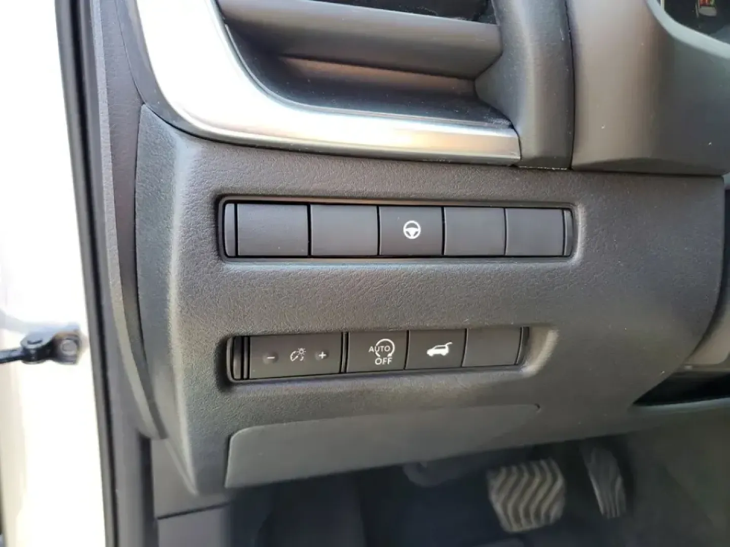 2024 /Charcoal Nissan Rogue SV AWD (5N1BT3BB8RC) with an 2.5L L4 DOHC 16V engine, CVT transmission, located at 6064 Gull Rd, Kalamazoo, MI, 49048, (269) 222-0088, 42.328388, -85.512924 - For commuters who rack up miles on I-94, growing families shuttling between school and practice, and weekend explorers headed toward Gull Lake or the Kal-Haven Trail, this 2024 Nissan Rogue SV AWD is a smart, comfortable SUV that fits real-life Michigan driving. Finished in Brilliant Silver Metallic- Photo#17